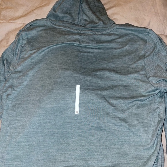 Reebok Pullover - Picture 3 of 4